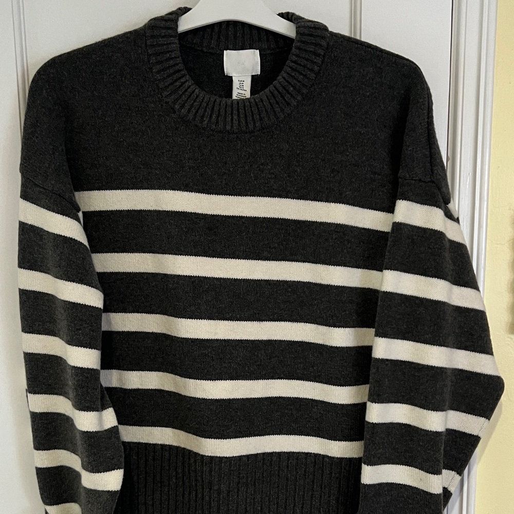 H&M Women's Black and White Striped Crewneck Sweater